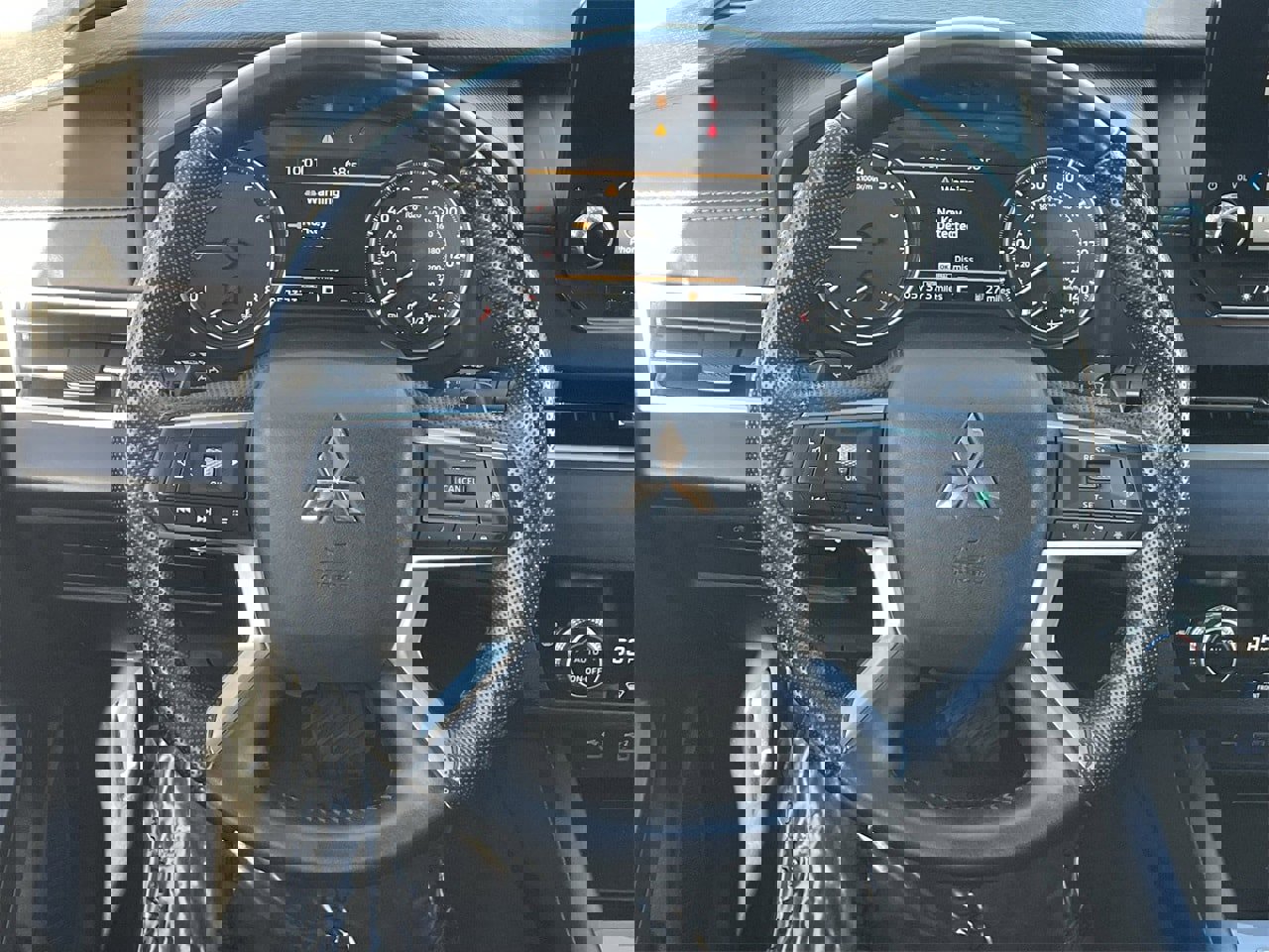 Used 2024 Mitsubishi Outlander SE image 18