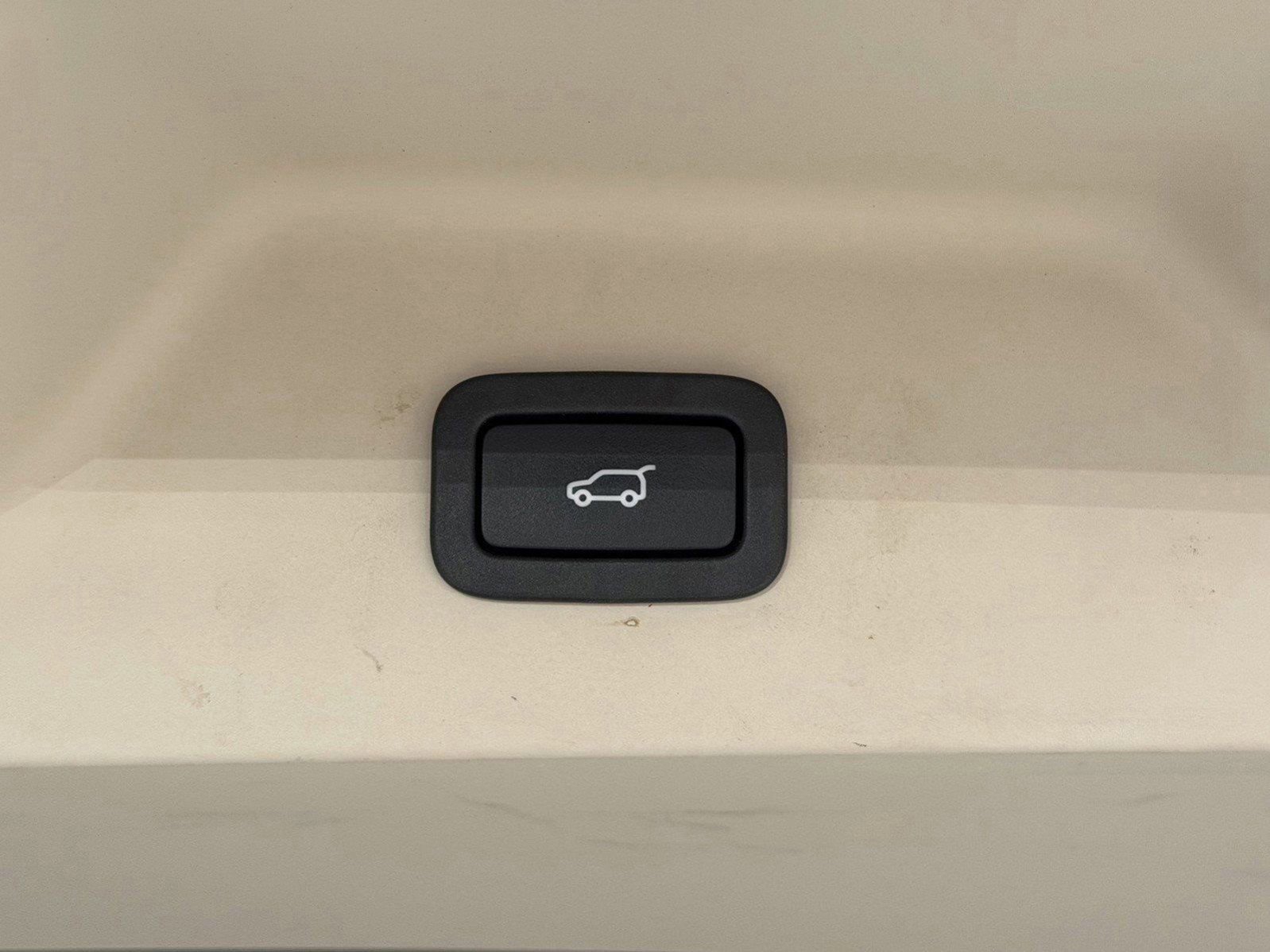 Used 2018 Land Rover Range Rover Long Wheelbase Supercharged image 16