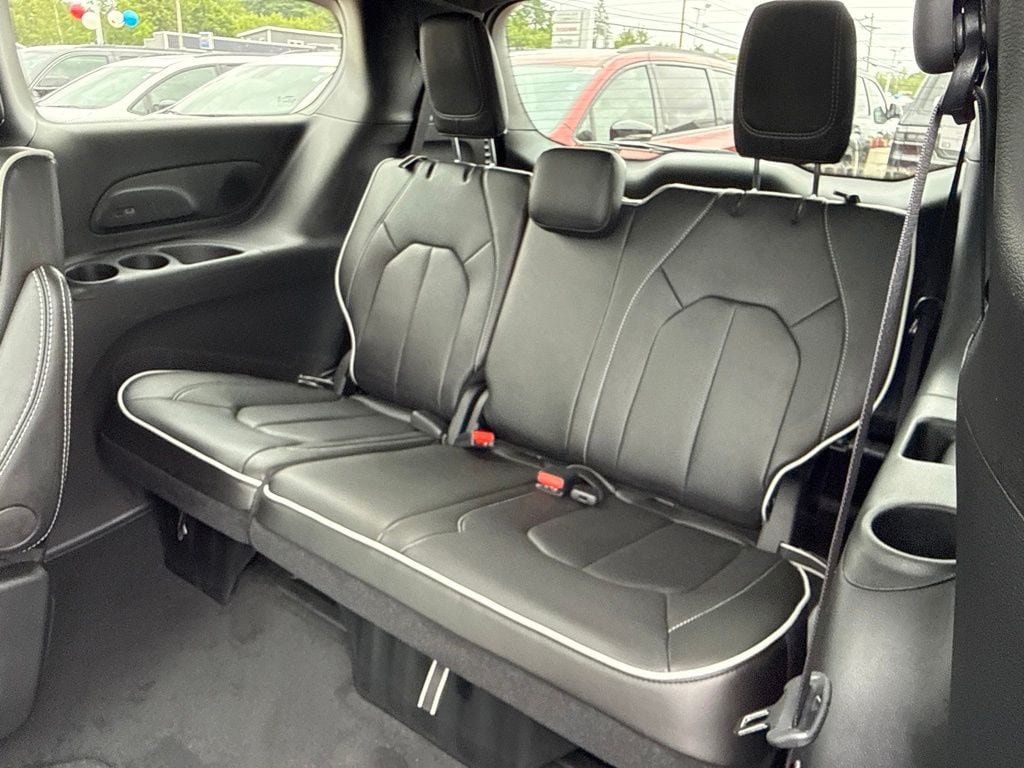 New 2027 Chrysler Pacifica Limited AWD/4WD image 23