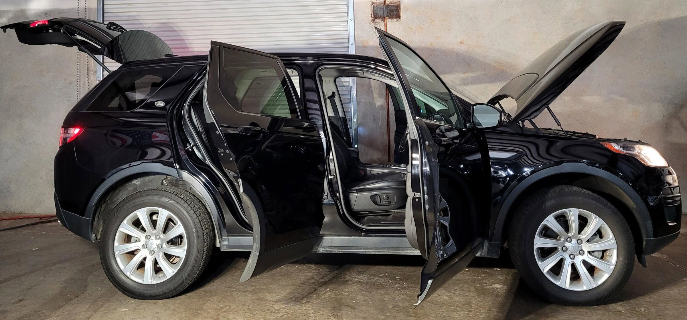 Used 2017 Land Rover Discovery Sport SE image 12