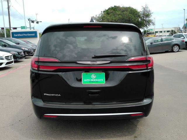 Used 2024 Chrysler Pacifica Touring-L FWD image 7