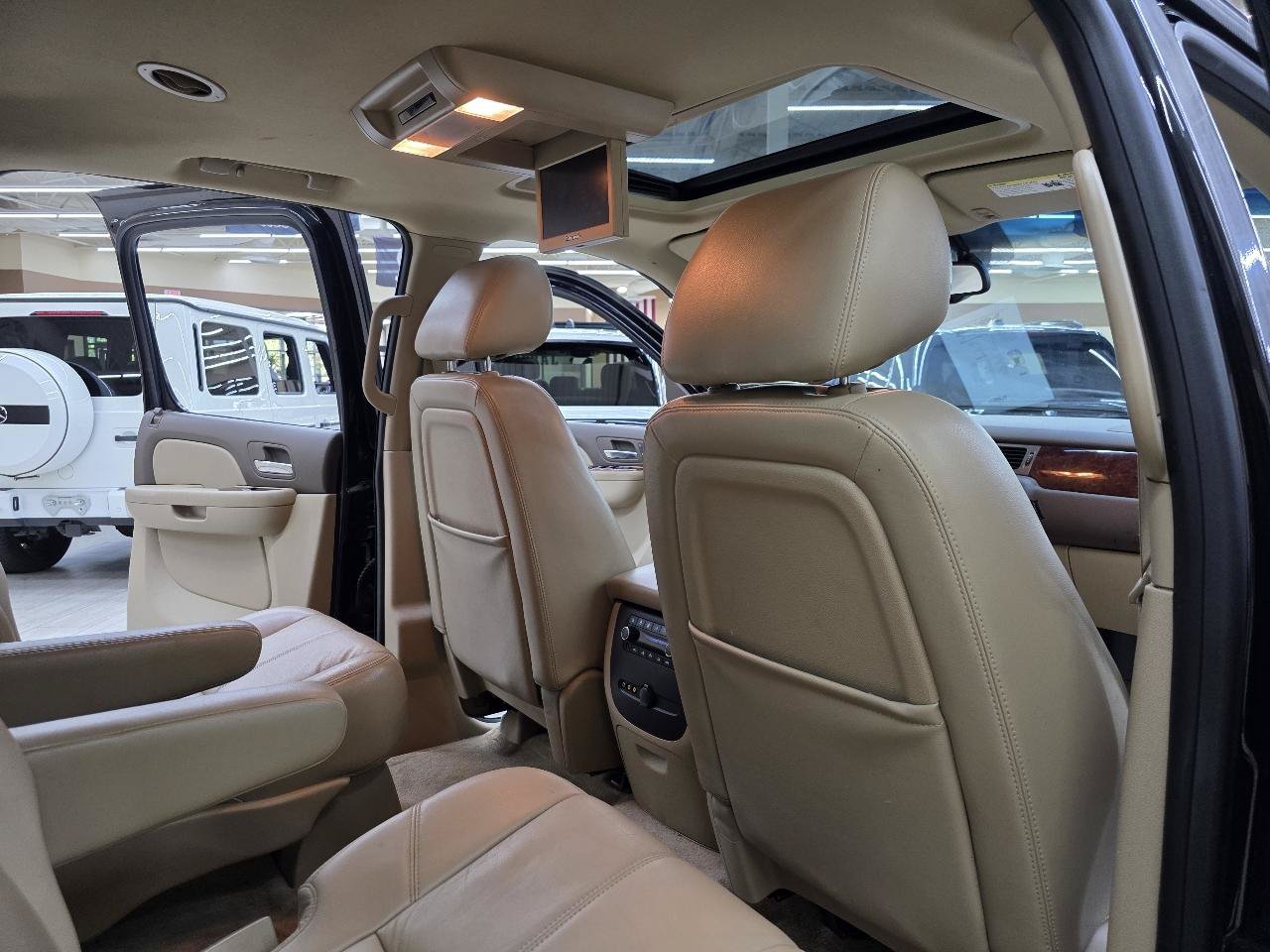 Used 2013 Chevrolet Suburban LT RWD image 23