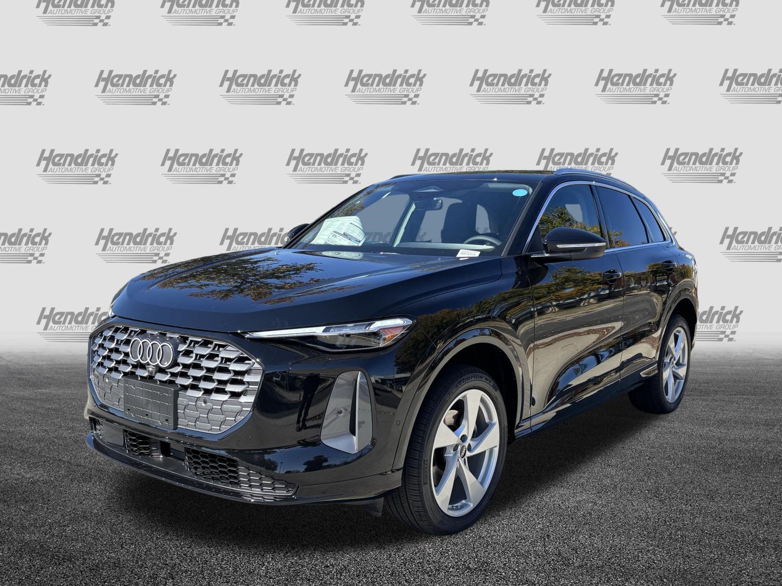 Certified 2025 Audi Q5 Premium AWD/4WD image 5