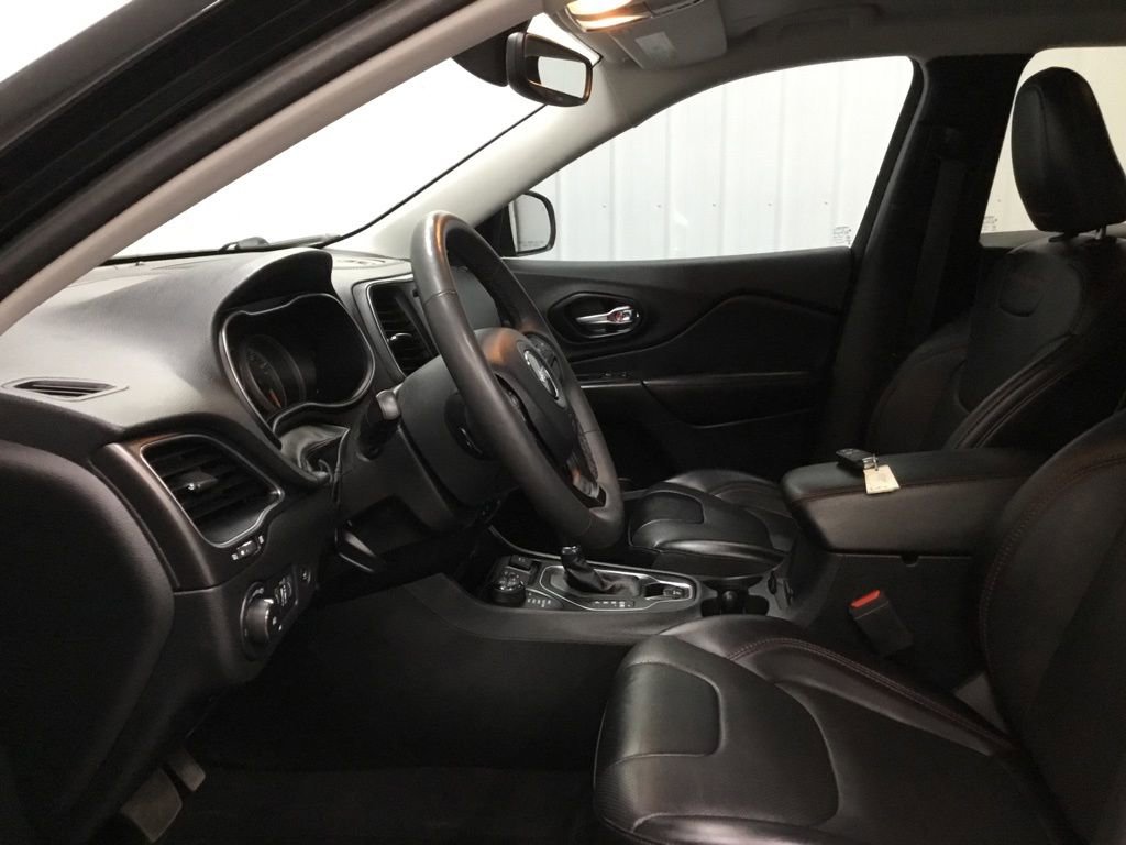 Used 2022 Jeep Cherokee Trailhawk AWD/4WD image 5