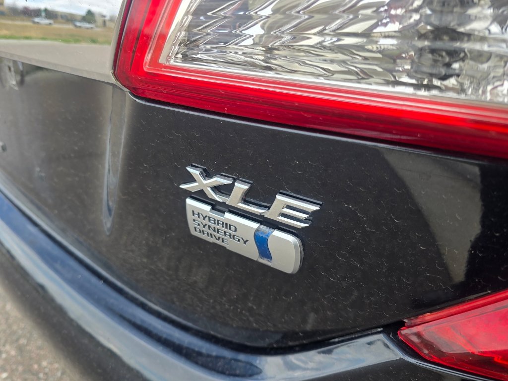 Used 2013 Toyota Camry XLE w/ Convenience Pkg image 11