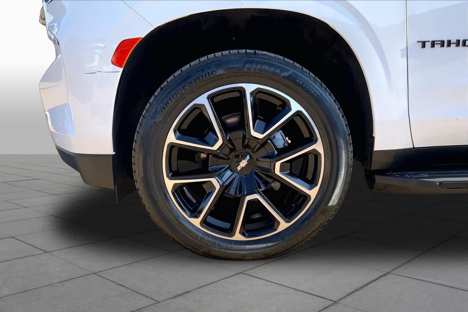 Used 2022 Chevrolet Tahoe RST w/ Luxury Package AWD/4WD image 11