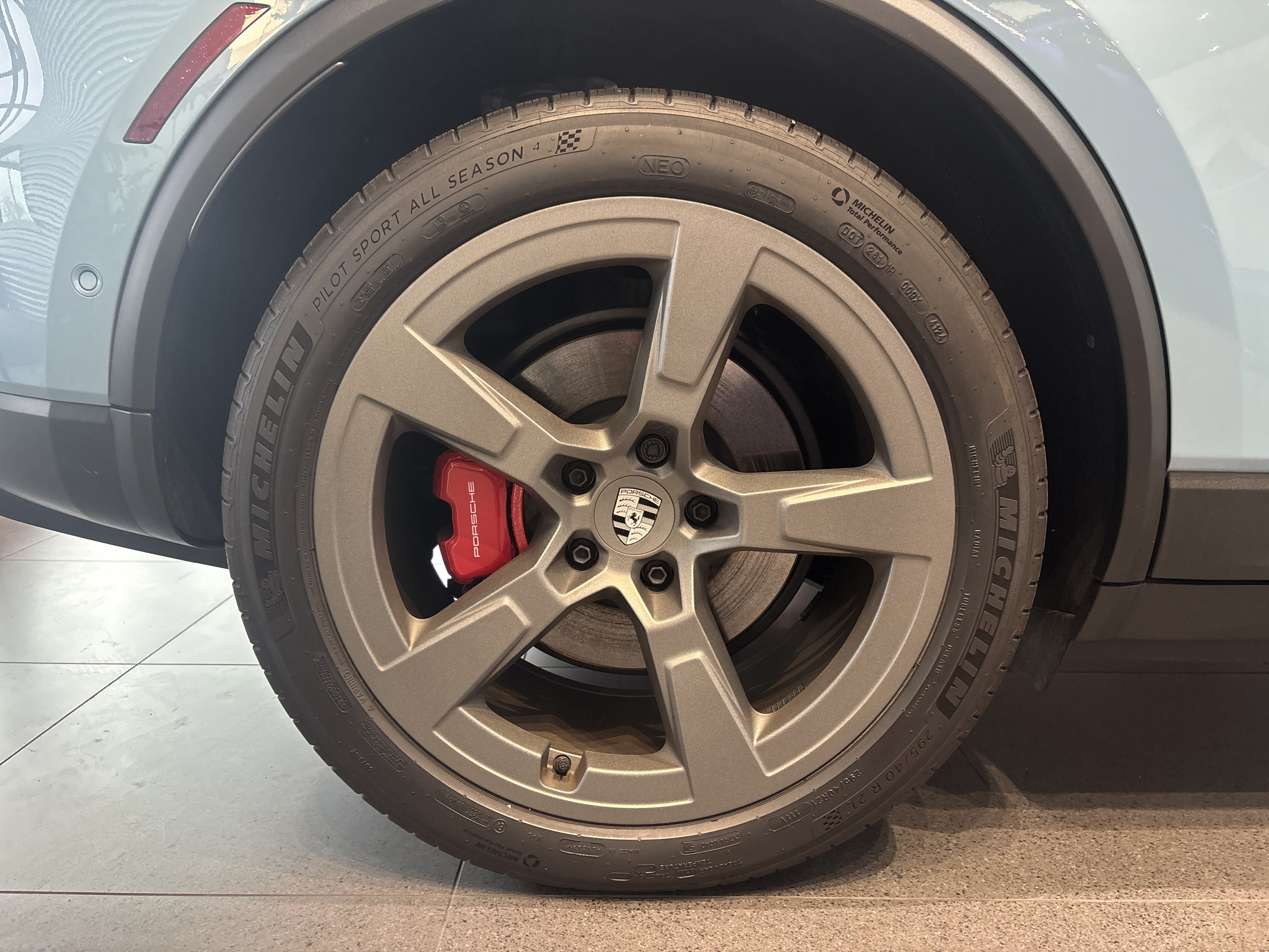New 2025 Porsche Macan 4S Electric AWD/4WD image 30
