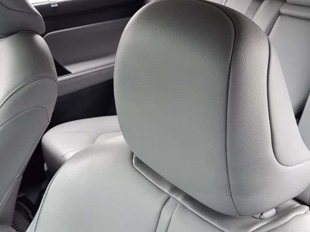 Used 2021 Toyota Highlander XLE AWD/4WD image 13