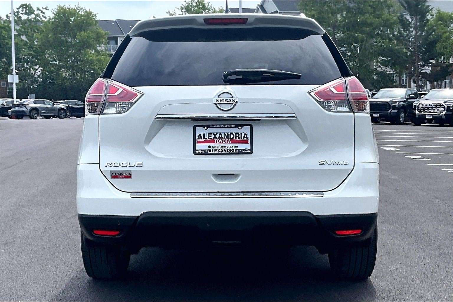 Used 2015 Nissan Rogue SV AWD/4WD image 4