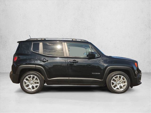 Used 2017 Jeep Renegade Latitude FWD image 4