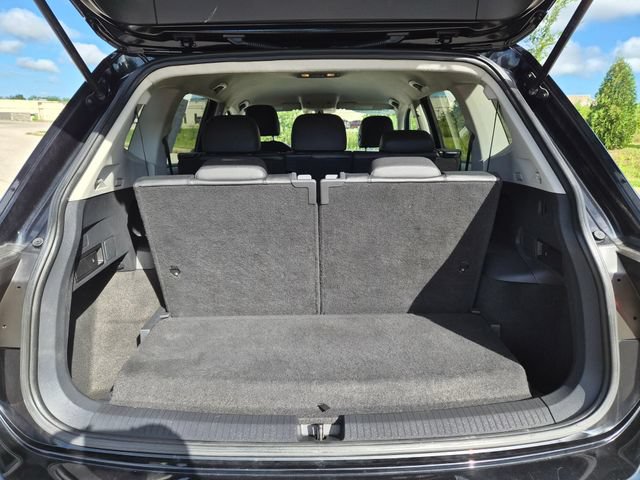 Used 2020 Volkswagen Tiguan SE FWD image 12
