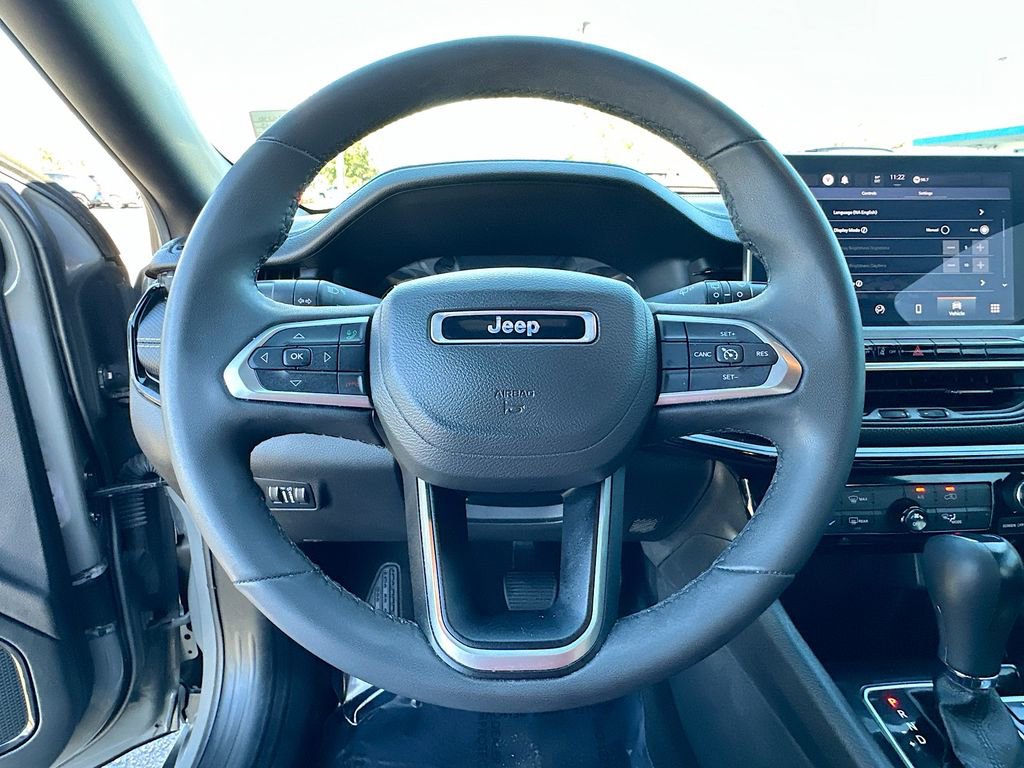 Used 2023 Jeep Compass Latitude image 12