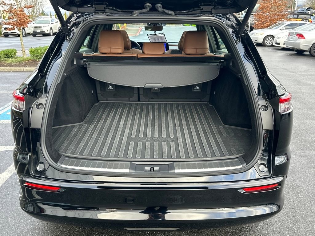 Used 2025 Toyota Crown Signia Limited image 25