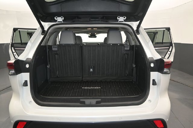 Used 2026 Toyota Highlander Limited AWD/4WD image 15