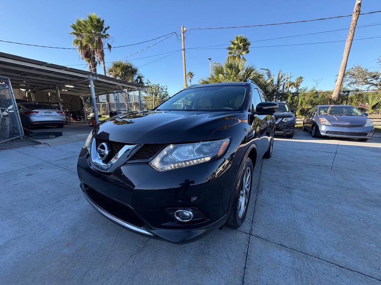 Used 2015 Nissan Rogue SL w/ SL Premium Package FWD image 2