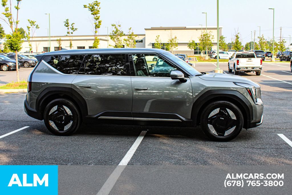 Used 2024 Kia EV9 Light Long Range RWD image 9