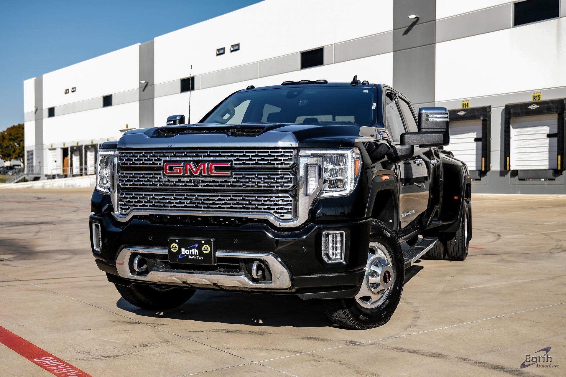 Used 2022 GMC Sierra 3500 Denali w/ Technology Package image 3