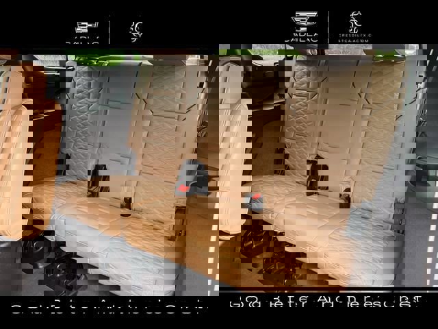 Used 2024 Cadillac Escalade Premium Luxury w/ Performance Package image 32