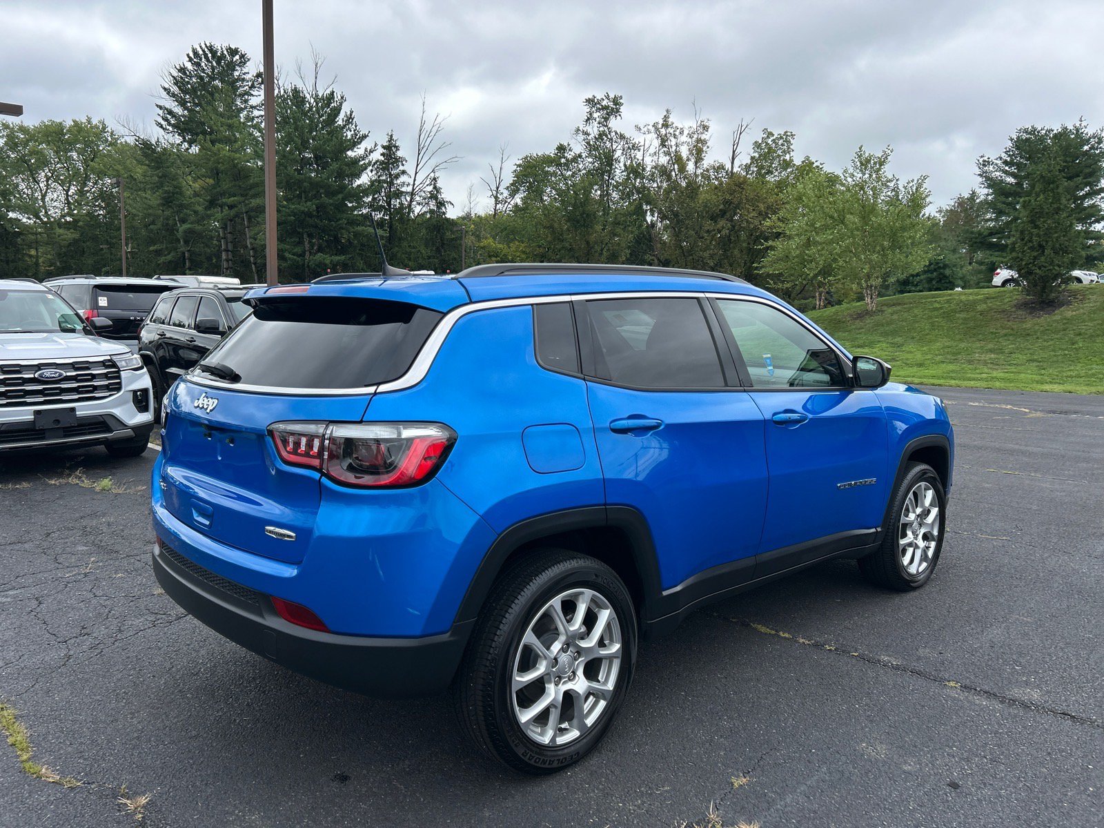 Used 2023 Jeep Compass Latitude w/ Sun and Sound Group AWD/4WD image 15