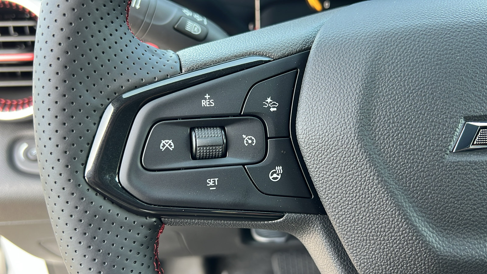 New 2026 Chevrolet Trax RS w/ Driver Confidence Package FWD image 24