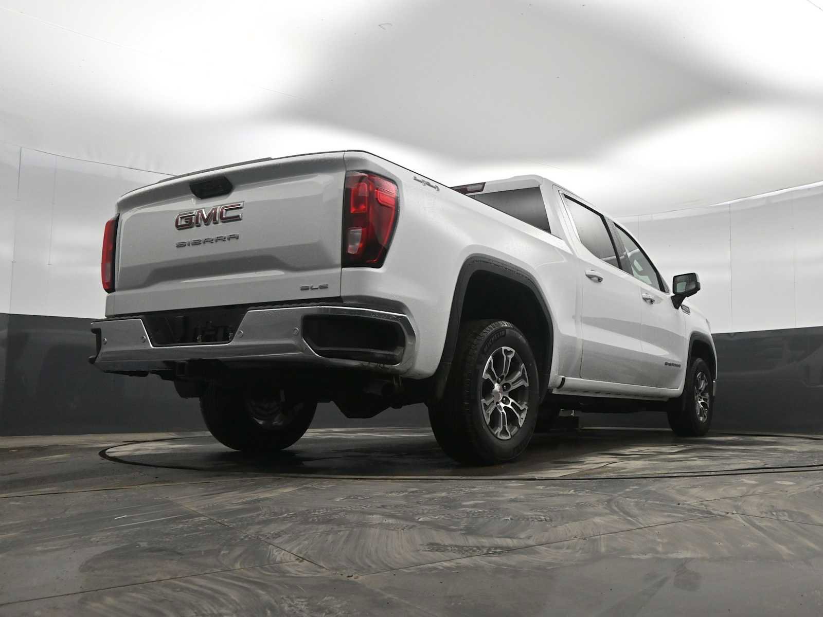 New 2026 GMC Sierra 1500 SLE w/ Preferred Package AWD/4WD image 36