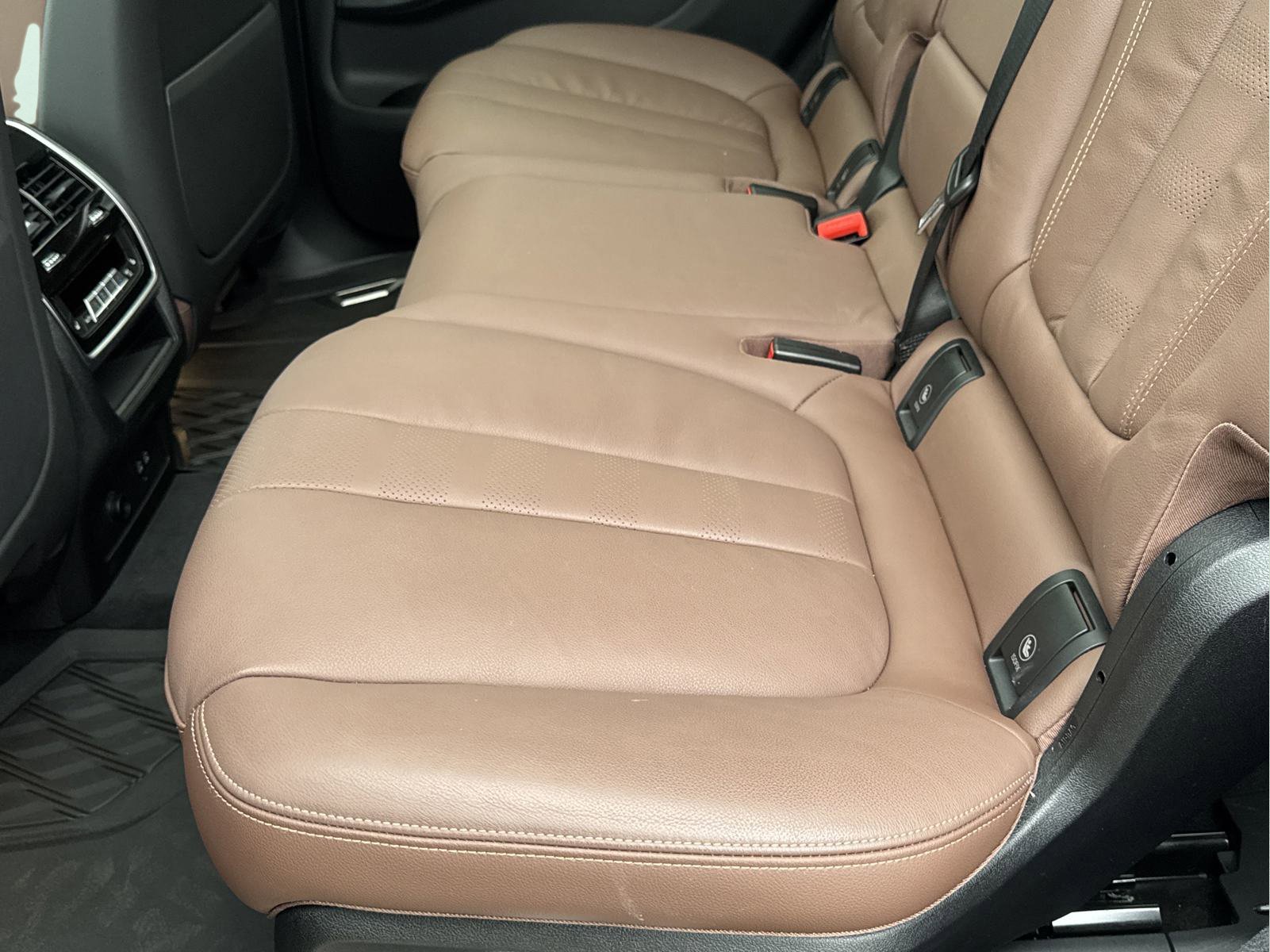 Used 2020 BMW X7 xDrive50i w/ Cold Weather Package image 27