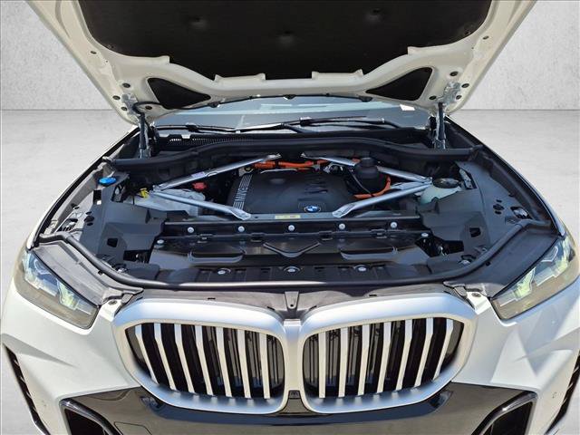 New 2026 BMW X5 xDrive50e w/ M Sport Package AWD/4WD image 16