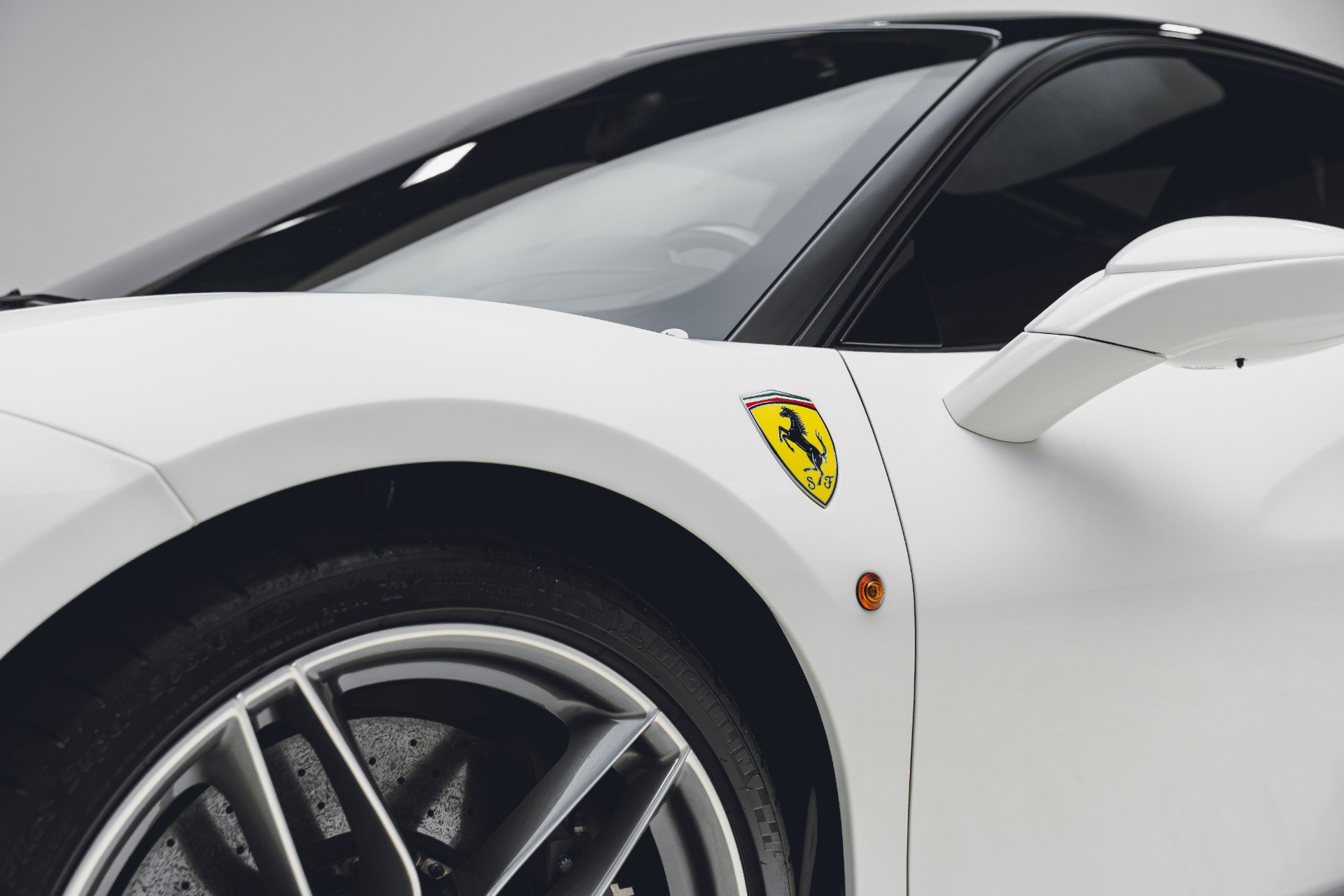 Used 2018 Ferrari 488 GTB RWD image 14