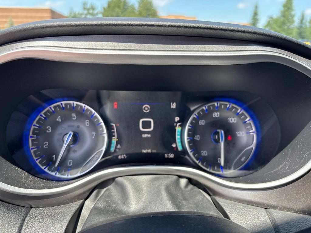 Used 2024 Chrysler Pacifica Touring-L FWD image 26