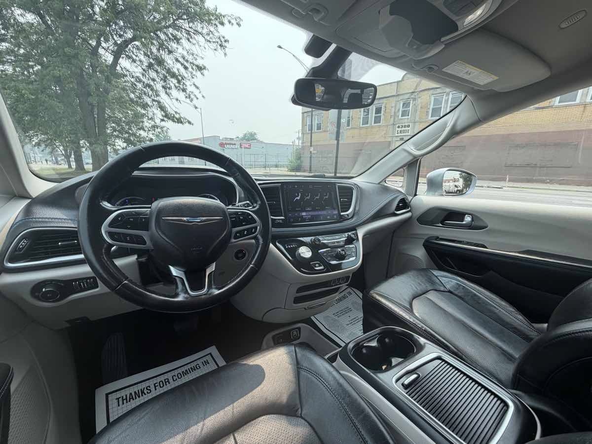 Used 2021 Chrysler Pacifica Touring-L FWD image 19