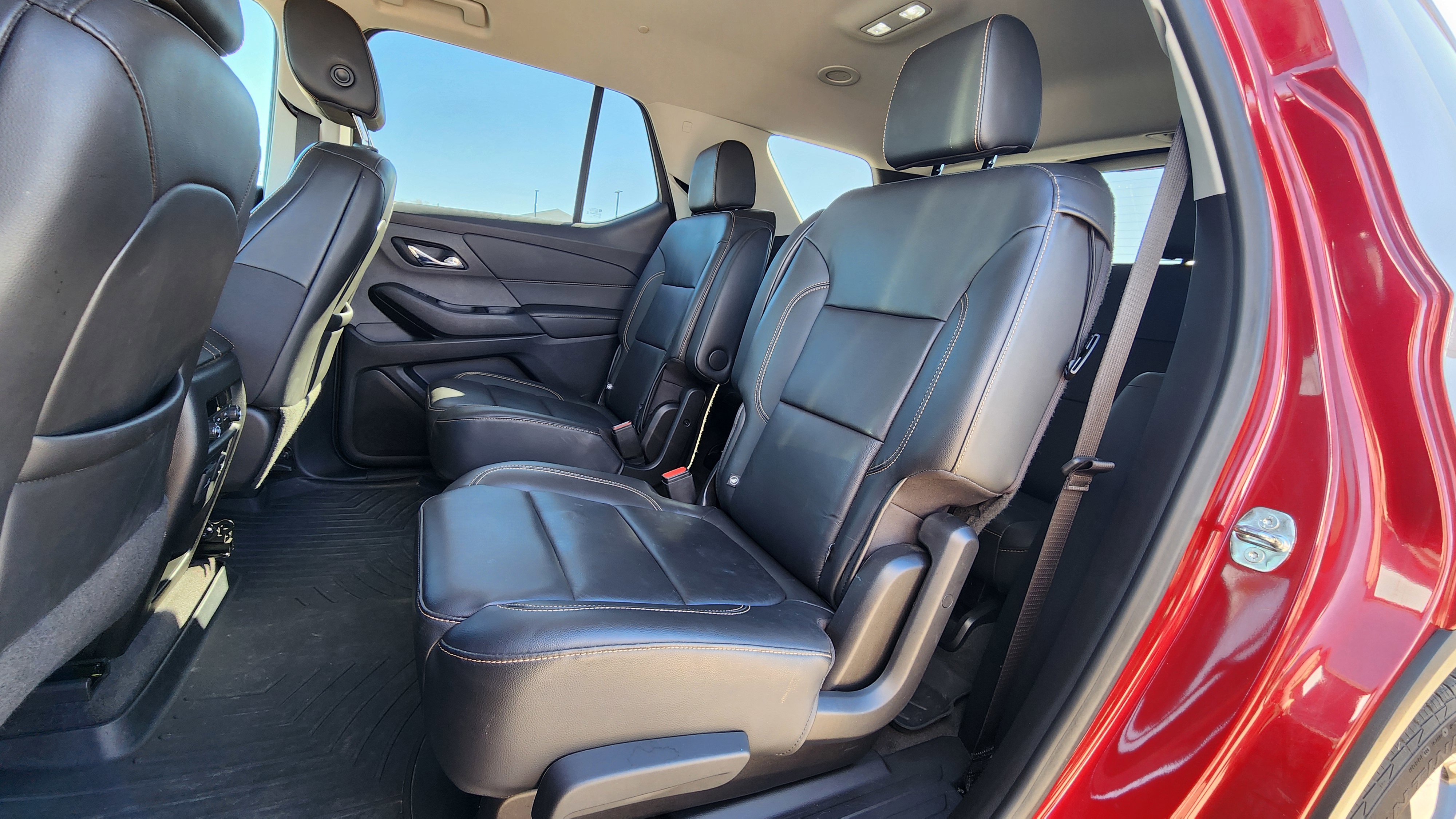 Used 2020 Chevrolet Traverse LT w/ LT Premium Package image 17