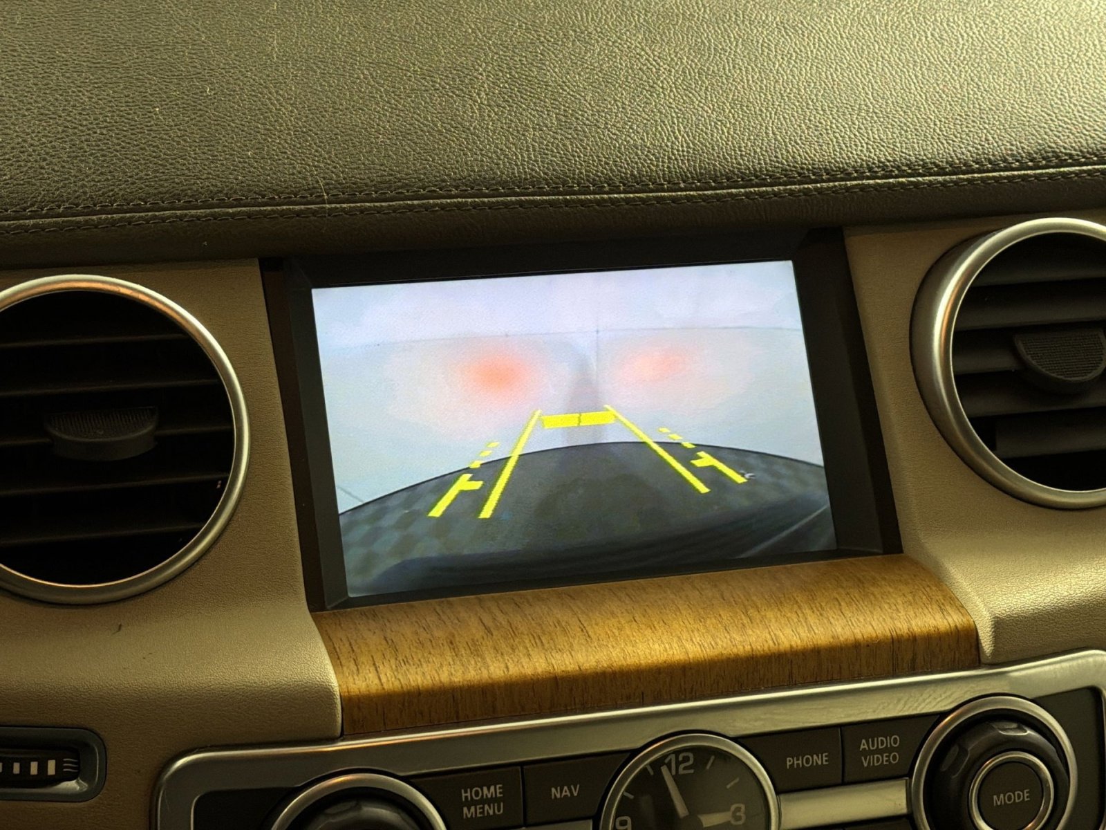 Used 2016 Land Rover LR4 HSE image 18