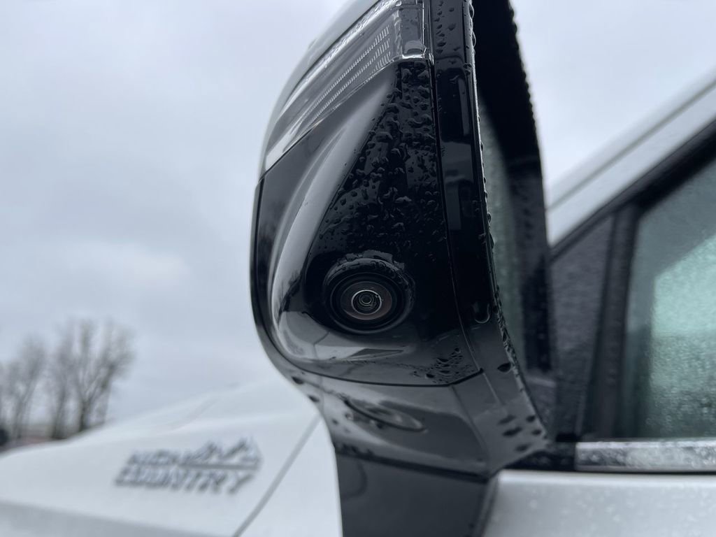 Used 2022 Chevrolet Tahoe High Country image 3