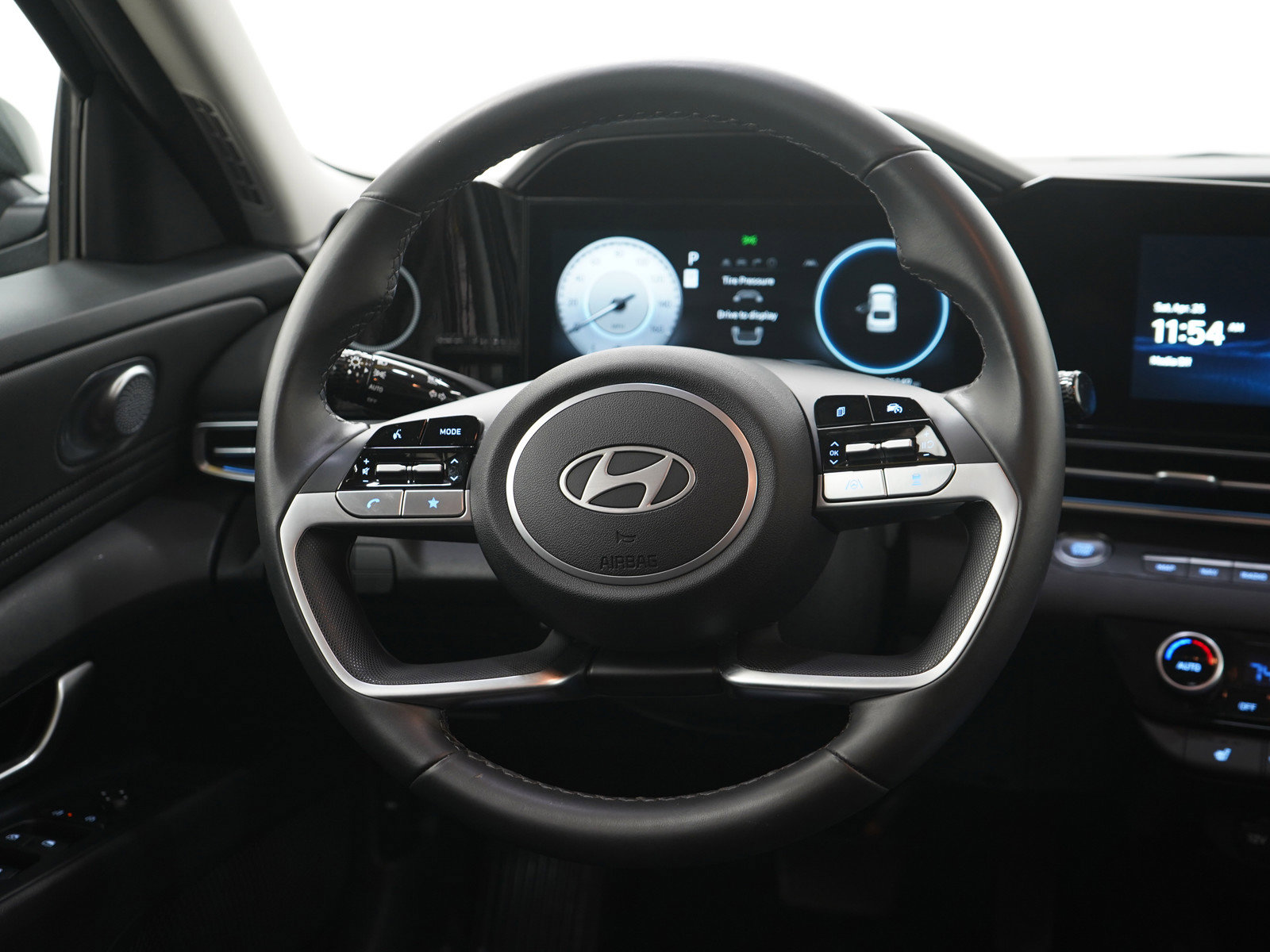 Used 2025 Hyundai Elantra SEL FWD image 15