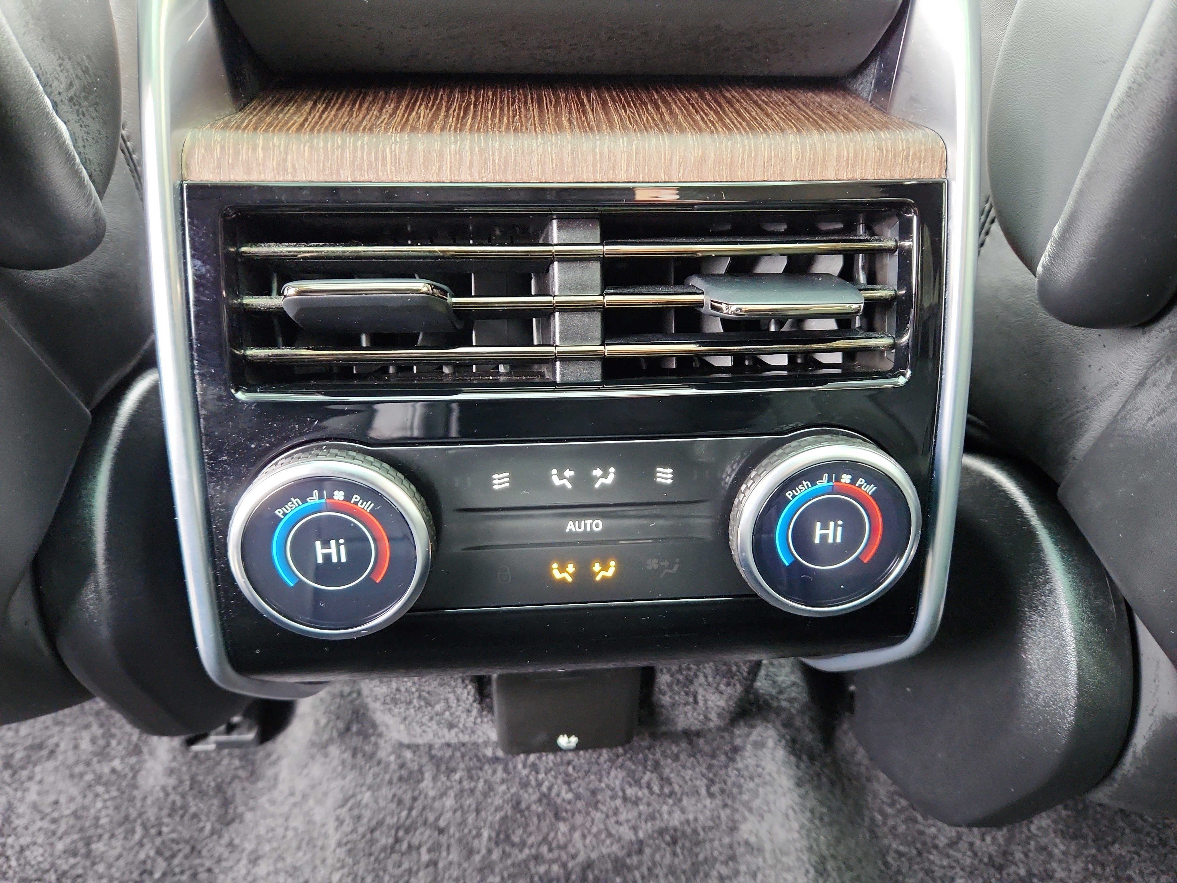 Used 2024 Land Rover Range Rover SE image 27