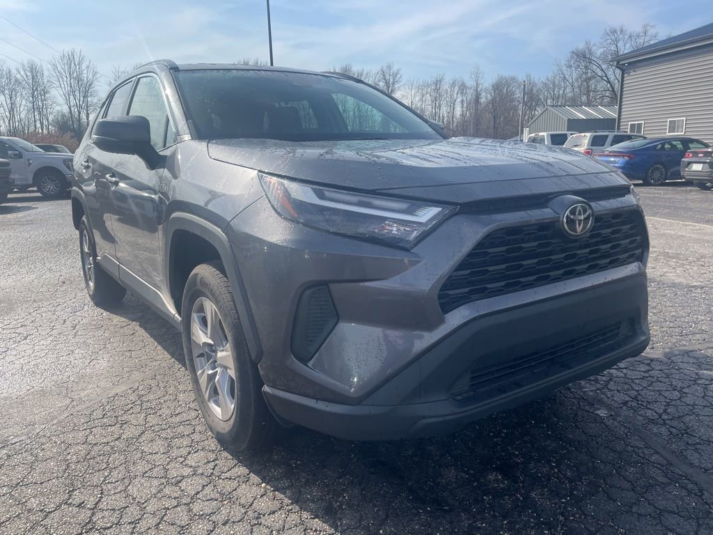 Used 2022 Toyota RAV4 XLE w/ Convenience Package image 10