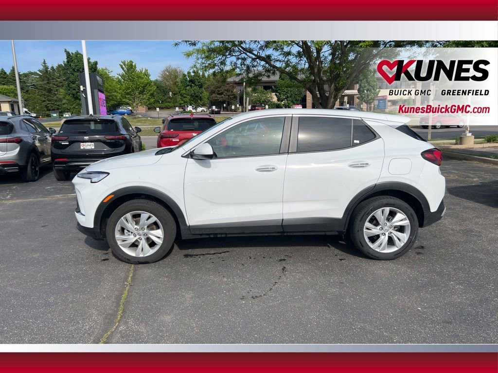 Used 2025 Buick Encore GX Preferred AWD/4WD image 8