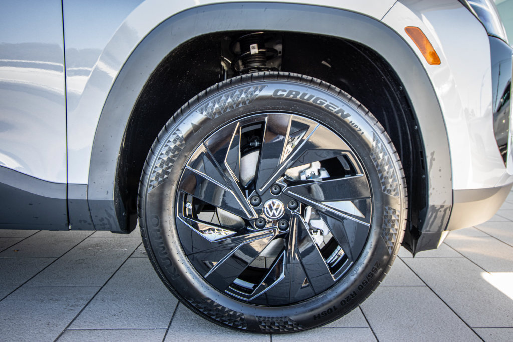 New 2027 Volkswagen Atlas SE FWD image 4