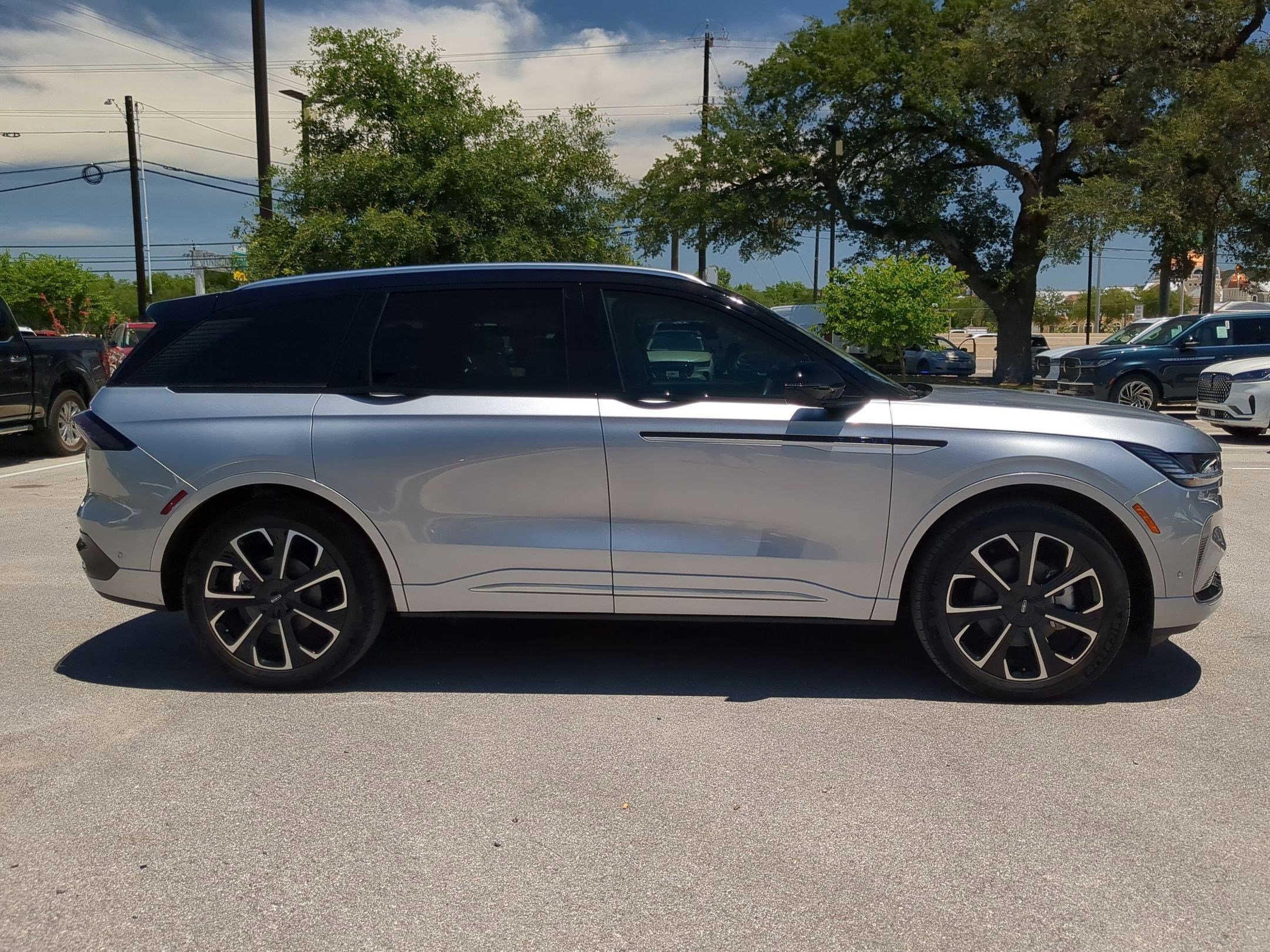 Used 2024 Lincoln Nautilus Reserve AWD/4WD image 8
