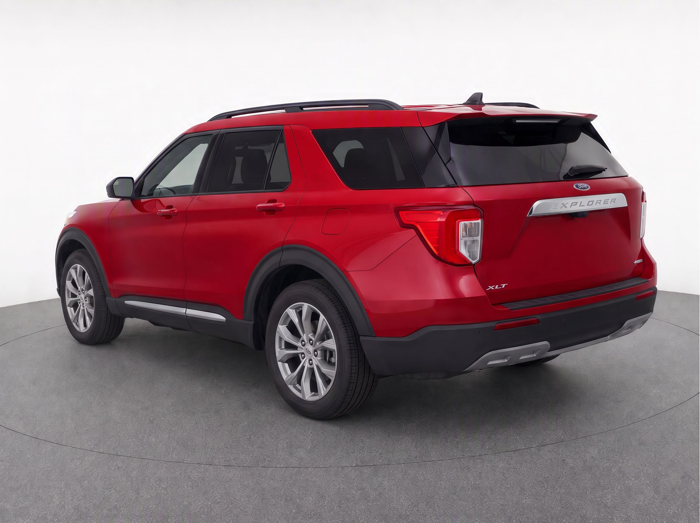 Used 2021 Ford Explorer XLT w/ Equipment Group 202A AWD/4WD image 3