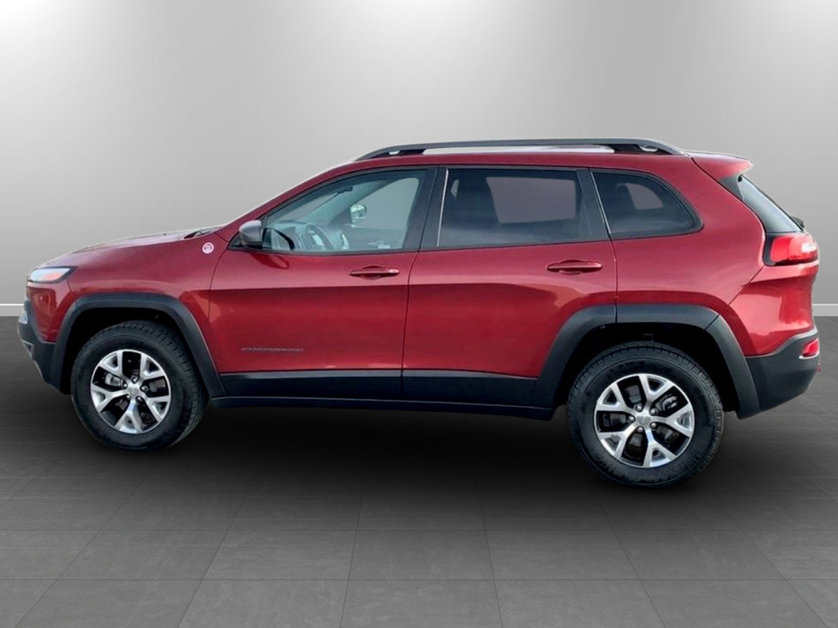 Used 2017 Jeep Cherokee Trailhawk w/ Comfort/Convenience Group AWD/4WD image 3