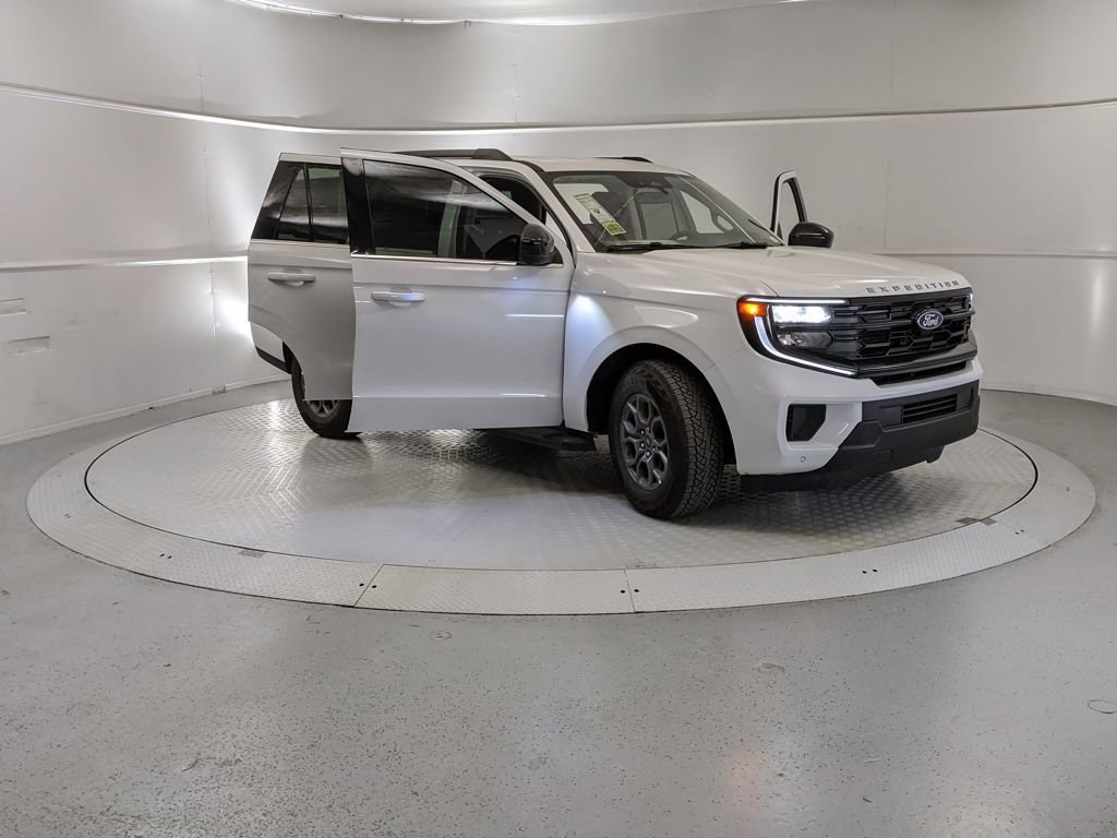 New 2025 Ford Expedition Active image 7