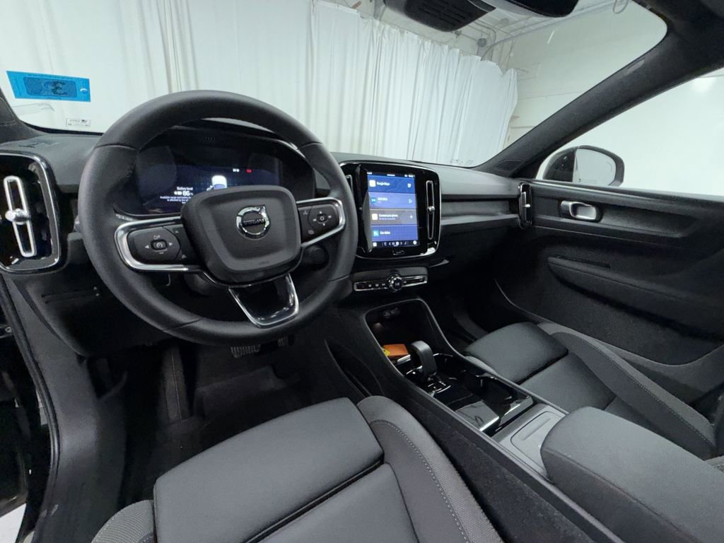 Used 2023 Volvo XC40 Recharge Core image 13