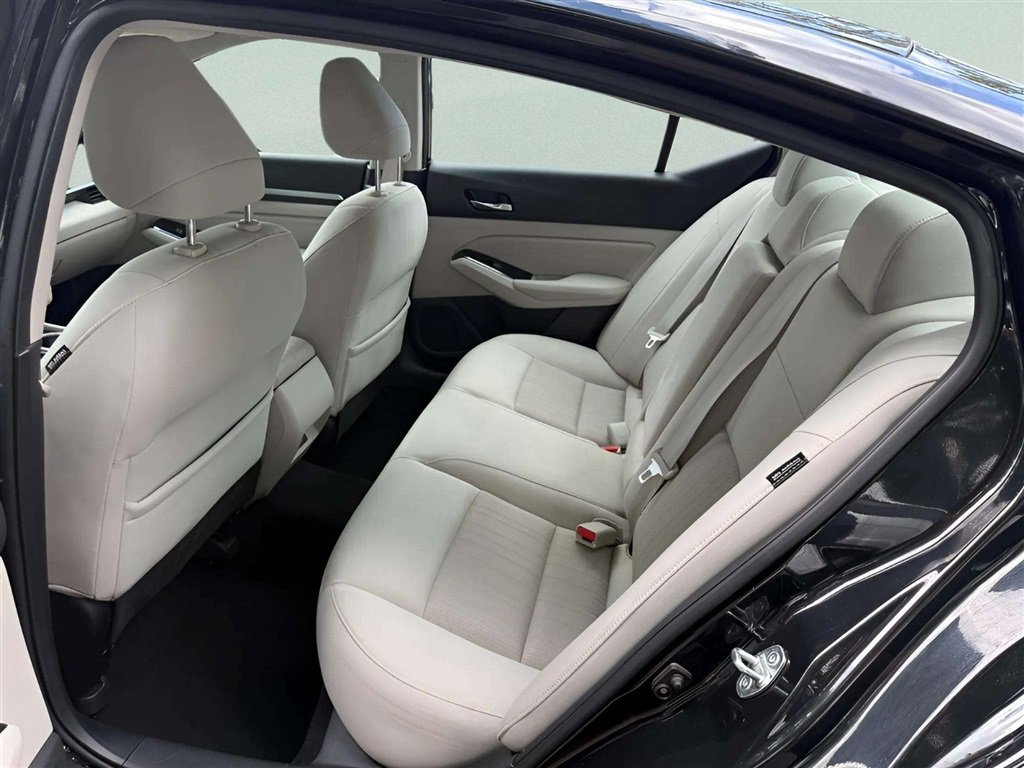 Used 2021 Nissan Altima 2.5 SV FWD image 12