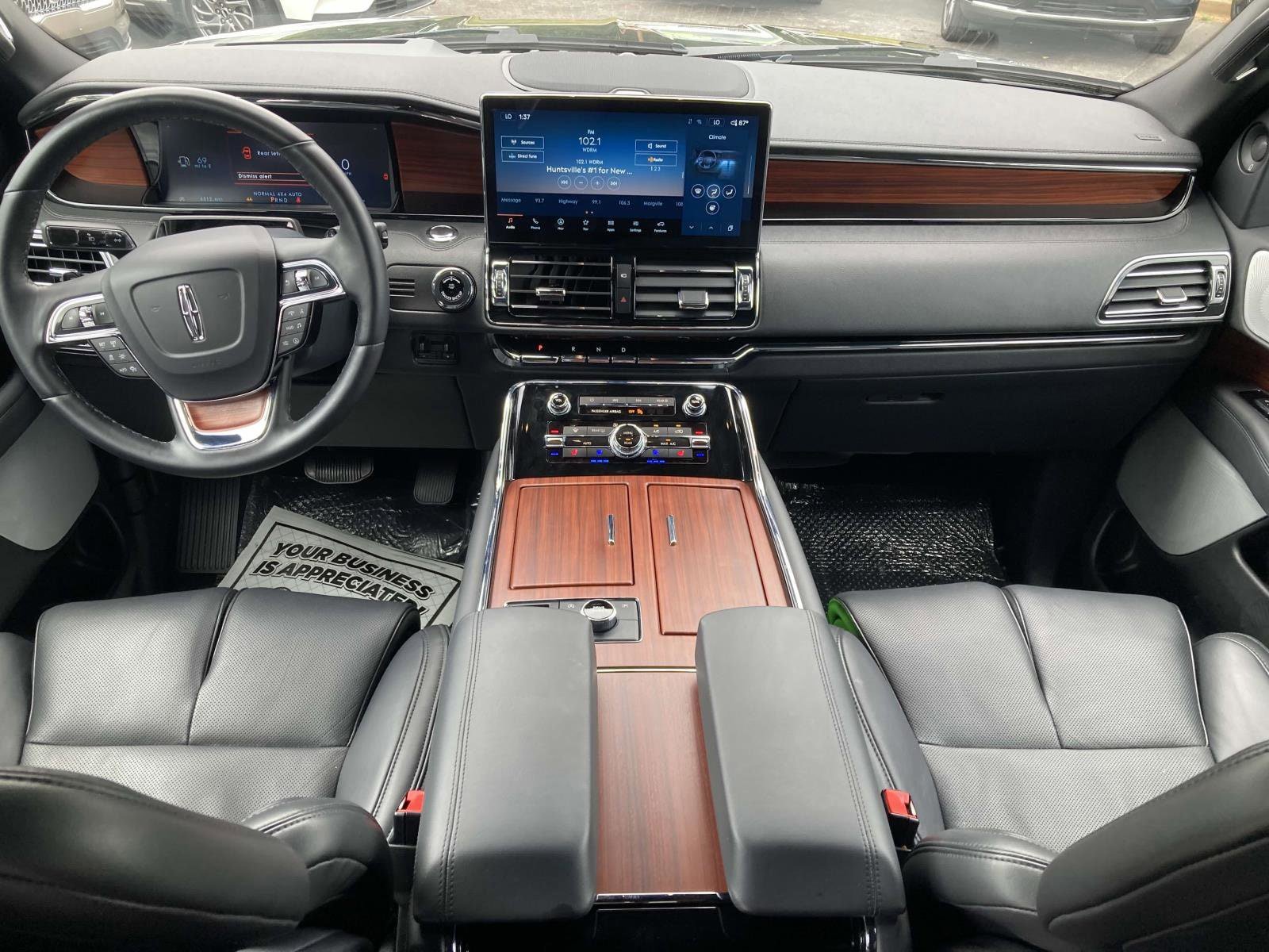Used 2024 Lincoln Navigator L Reserve AWD/4WD image 19
