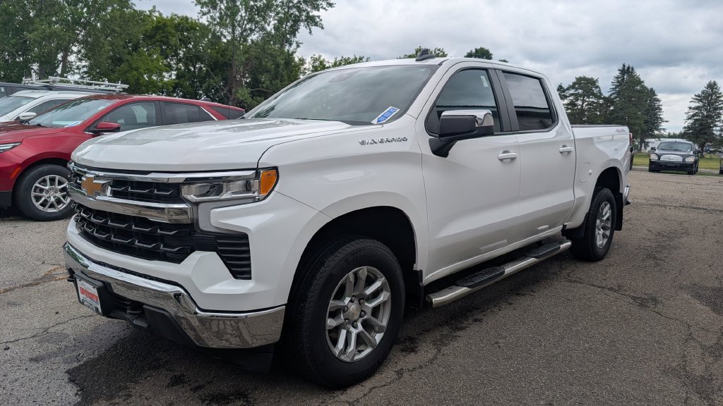 Used 2024 Chevrolet Silverado 1500 LT AWD/4WD image 3