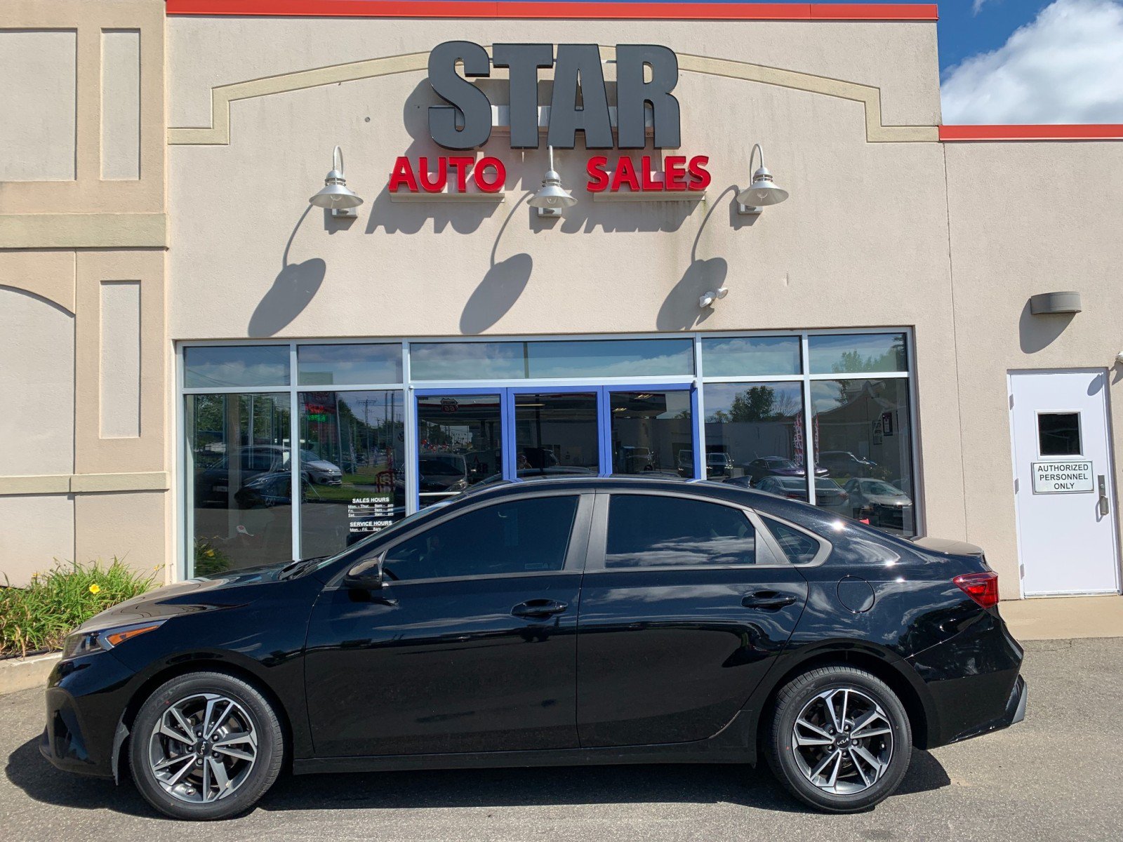 Used 2023 Kia Forte LXS FWD image 4