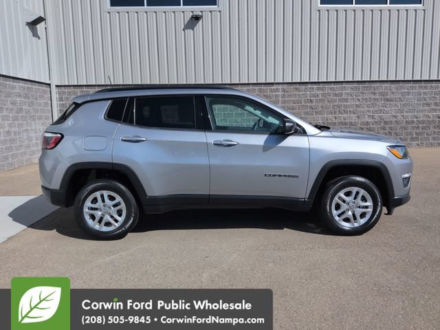 Used 2018 Jeep Compass Sport w/ Tech Group AWD/4WD image 2
