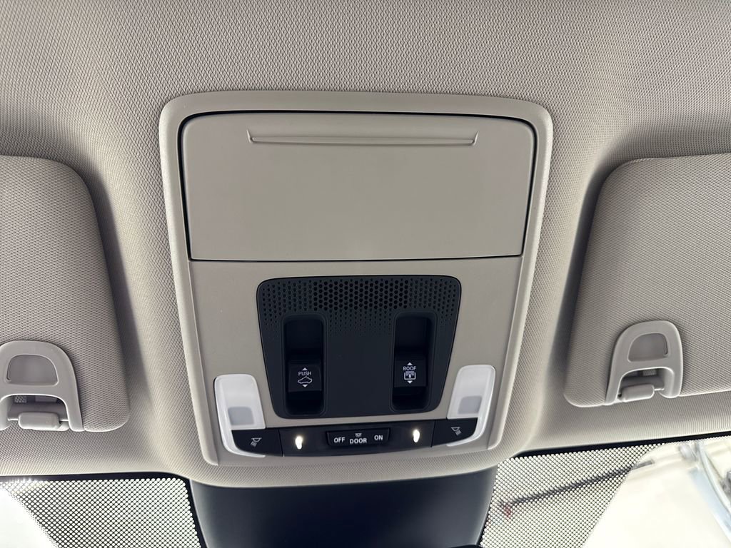 Used 2025 Honda Pilot Touring image 25