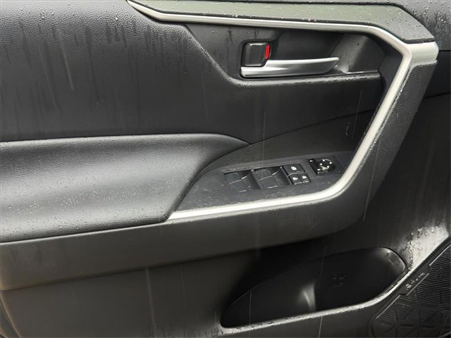 Used 2020 Toyota RAV4 XLE image 17